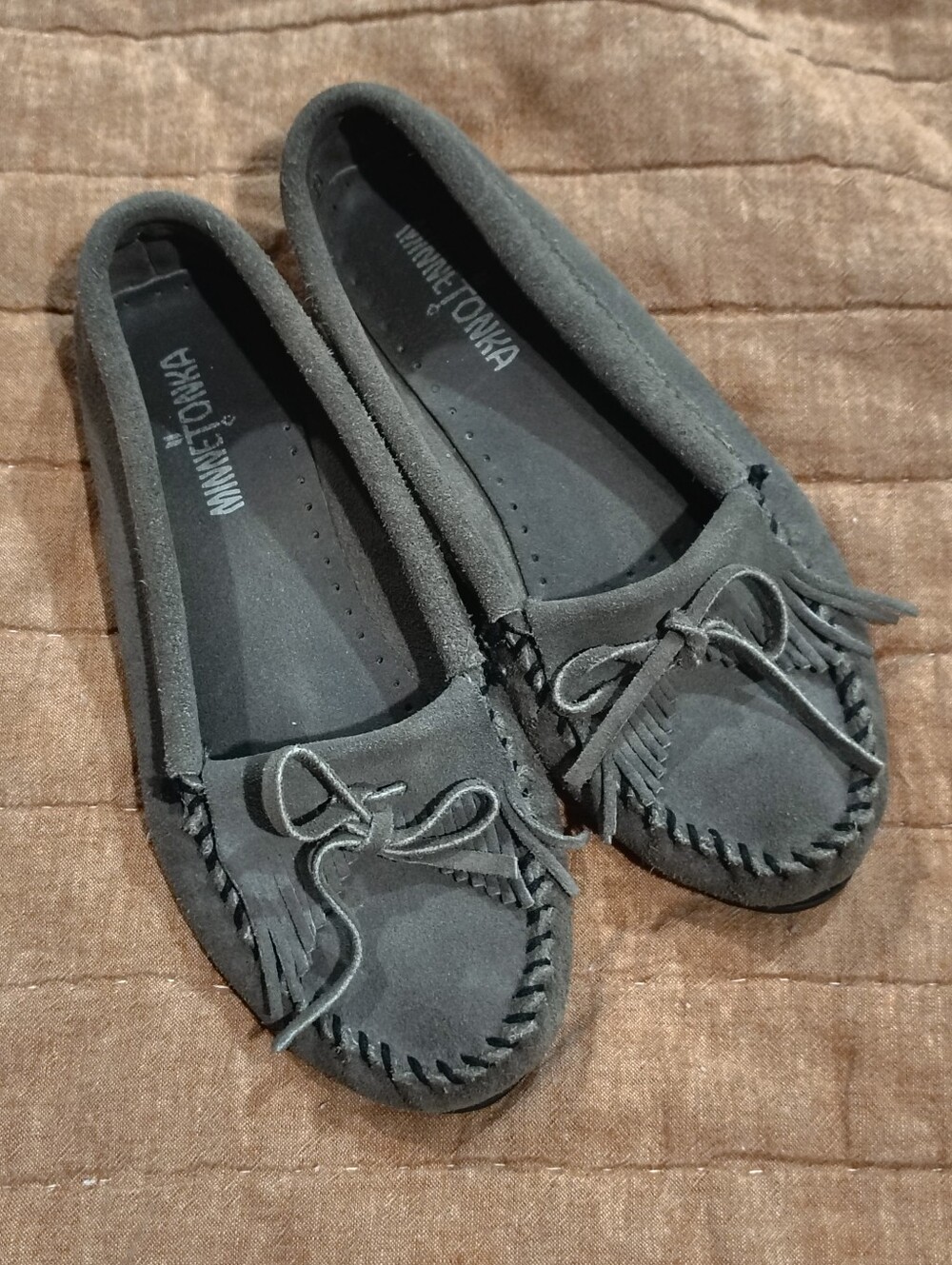 Minnetonka Grey Suede Kilty Moccasins with Fringe Size 7.5